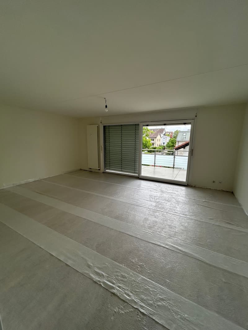 Helle 4.5-Zimmer-Wohnung mit grossem Balkon zu vermieten (3)
