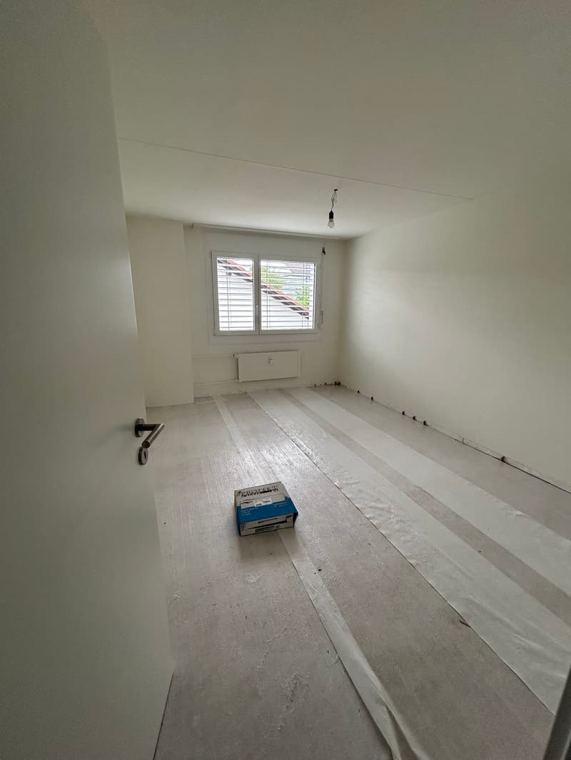 Helle 4.5-Zimmer-Wohnung mit grossem Balkon zu vermieten (5)
