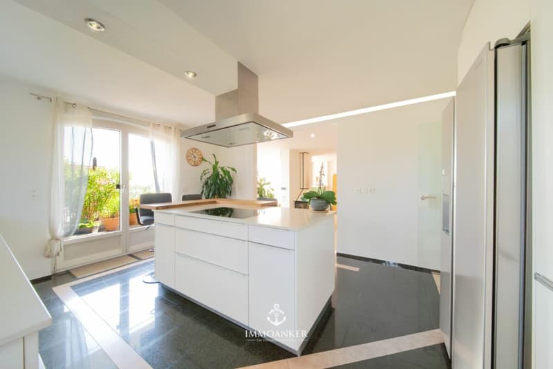 Il tuo rifugio personale: l'esclusiva casa unifamiliare di 9,5 locali con vista sul lago e piscina a Richterswil (10)