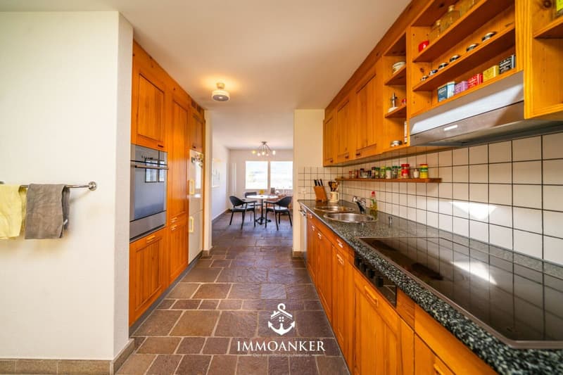 Grosszügiges 6.5-Zimmer-Einfamilienhaus mit viel Land und Entwicklungspotenzial in Dänikon (7)
