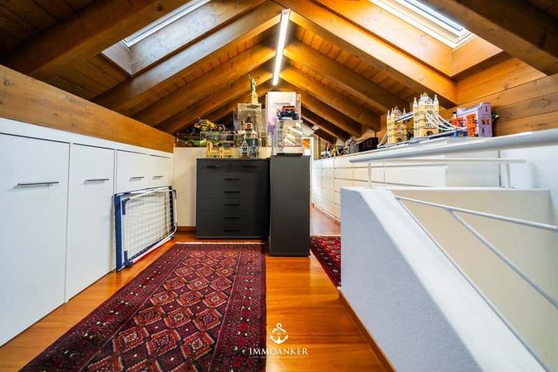 Exklusive 6.5-Zimmer-Dachgeschosswohnung mit Lift direkt in die Wohnung - Seepark Altendorf (9)