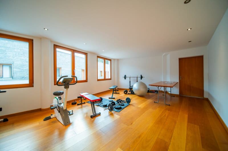 Modern 2.5-room terrace apartment with 20 m² terrace in Laax (10)