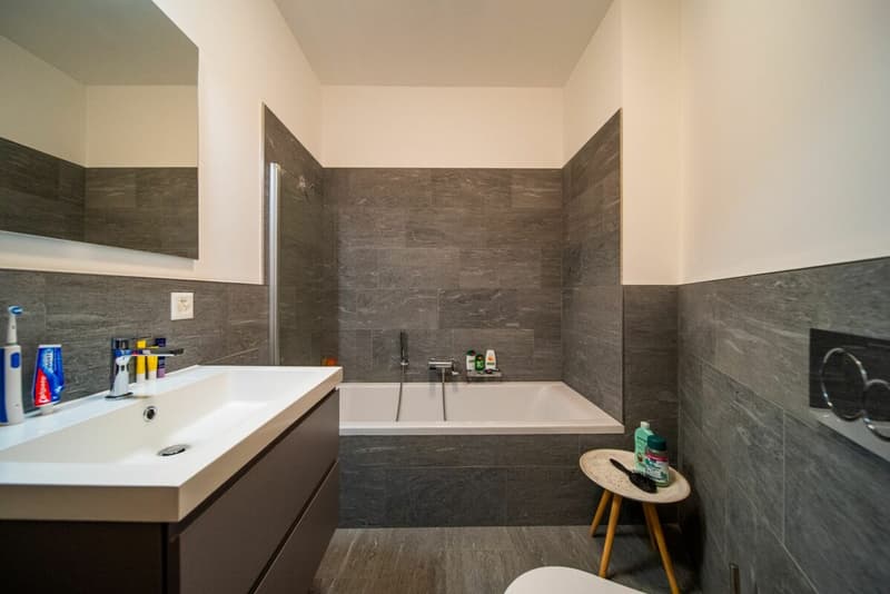 Modern 2.5-room terrace apartment with 20 m² terrace in Laax (6)