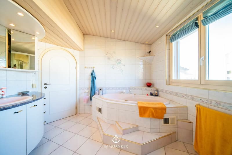 Living, working, or renting - 7.5-room house with commercial share and versatile potential (11)