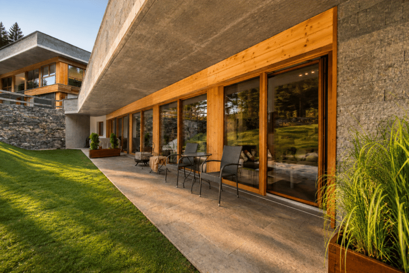 Moderne 2.5-Zimmer-Terrassenwohnung mit 20 m² Terrasse in Laax (4)