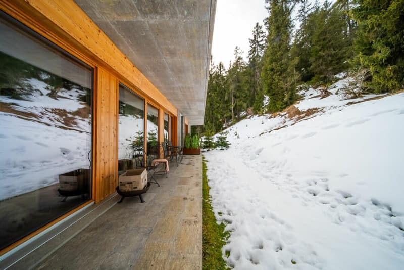 Modern 2.5-room terrace apartment with 20 m² terrace in Laax (13)