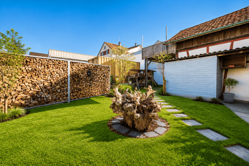 Living, Working, or Renting - 7.5-Room House with Commercial Share and Versatile Potential (5)