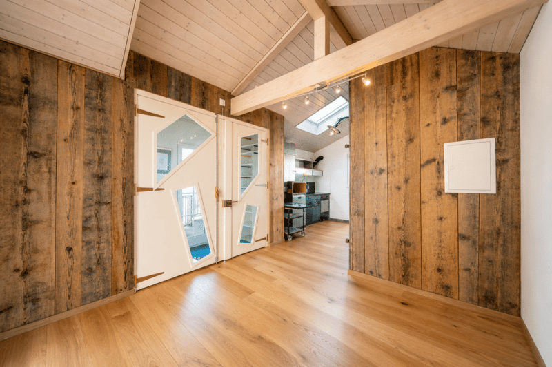 Living, Working, or Renting - 7.5-Room House with Commercial Share and Versatile Potential (7)