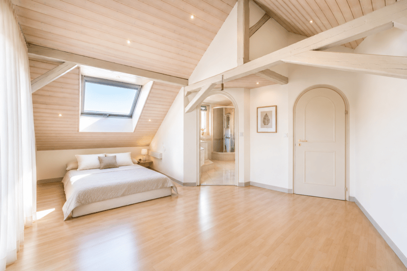 Living, Working, or Renting - 7.5-Room House with Commercial Share and Versatile Potential (16)