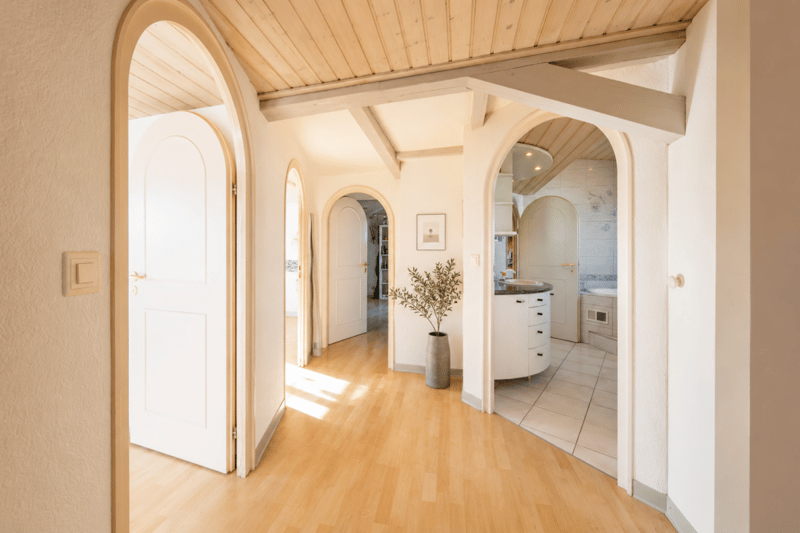 Living, Working, or Renting - 7.5-Room House with Commercial Share and Versatile Potential (11)