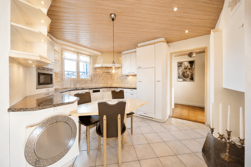 Living, Working, or Renting - 7.5-Room House with Commercial Share and Versatile Potential (15)