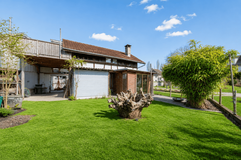 Living, Working, or Renting - 7.5-Room House with Commercial Share and Versatile Potential (6)