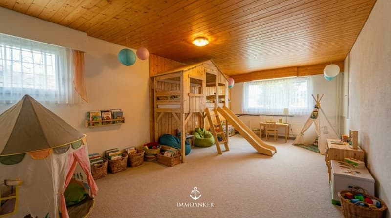 Maison de famille charmante de 7 pièces avec jardin, terrasse et potentiel d'annexe à Uzwil (6)