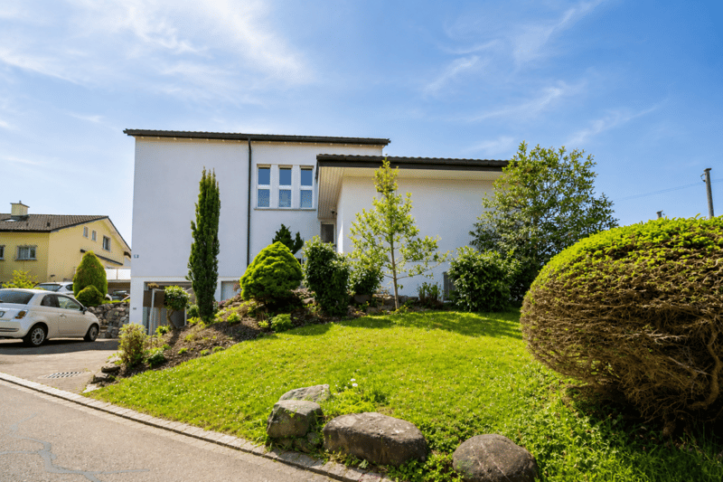 Charming 7-room single-family house with garden, terrace, and potential for an annex in Uzwil (1)
