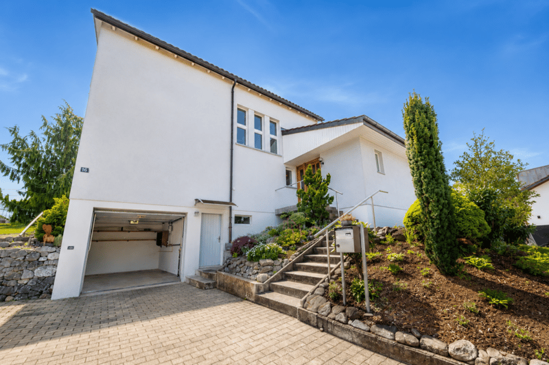 Charming 7-room single-family house with garden, terrace, and potential for an annex in Uzwil (2)