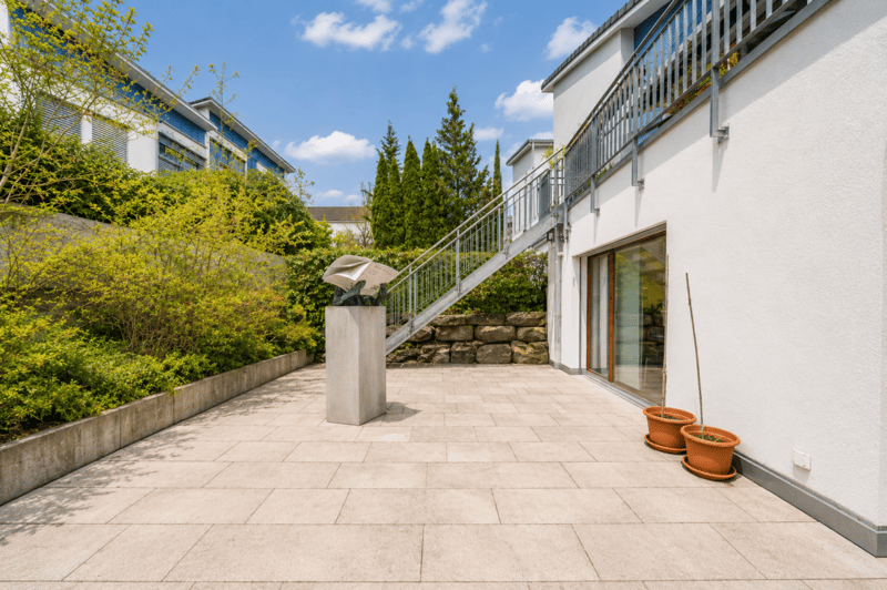 Casa a schiera architettonica con spazio, luce e privacy a Gockhausen (5)