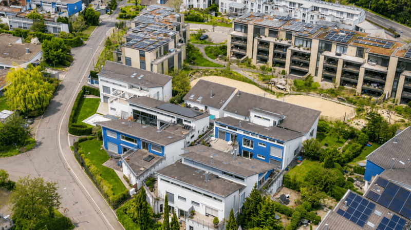 Casa a schiera architettonica con spazio, luce e privacy a Gockhausen (3)