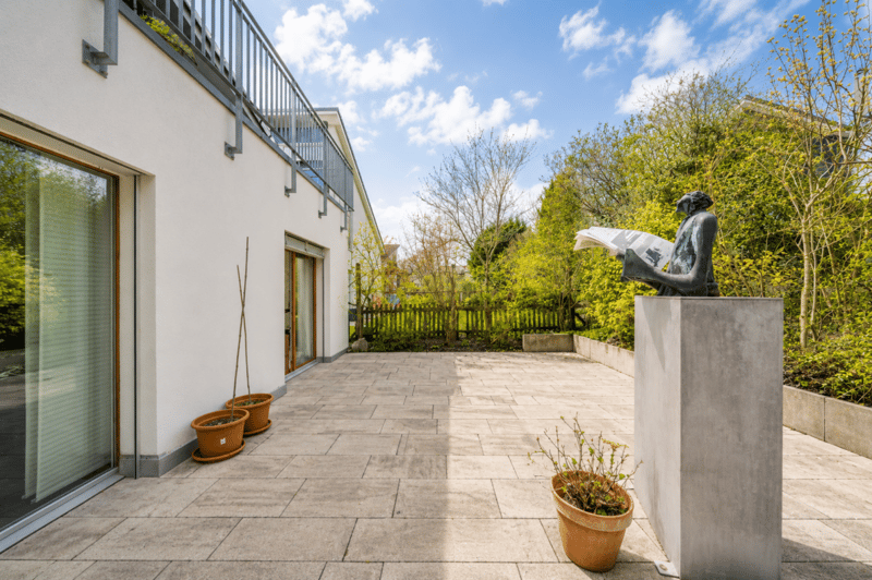 Casa a schiera architettonica con spazio, luce e privacy a Gockhausen (4)