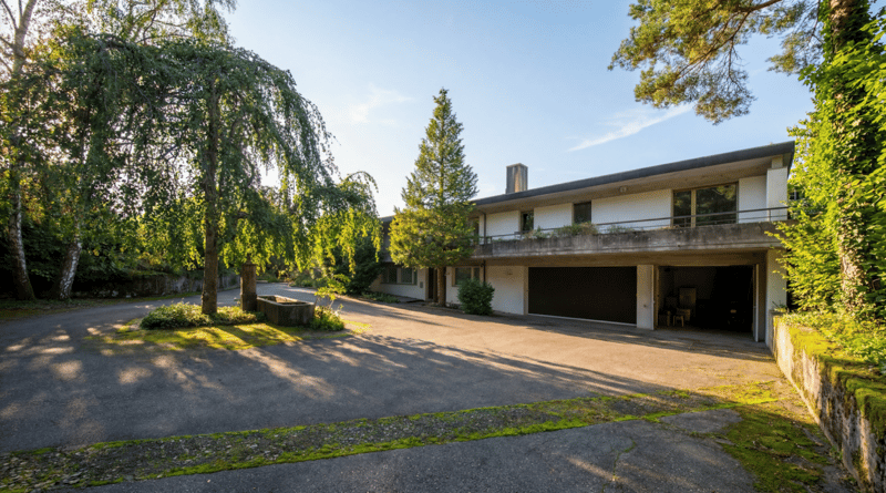 A villa with potential in Lüscherz (12)