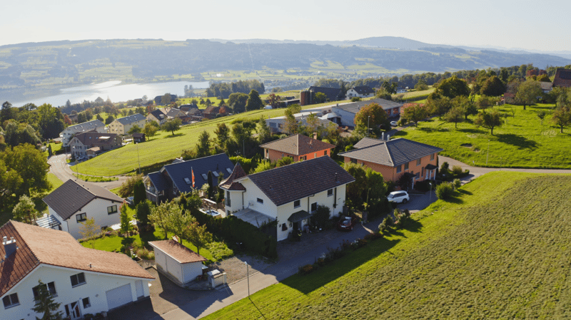 Wohnen mit Weitblick - umgeben von Ruhe und Grün. - 6.5 Zimmer EFH in Sulz (1)