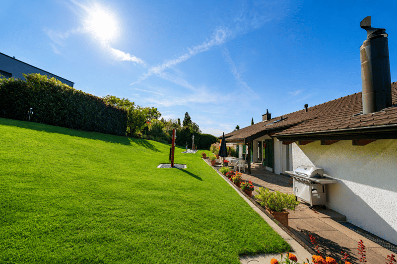 Spacious 6.5-room single-family house with a lot of land and development potential in Dänikon (5)