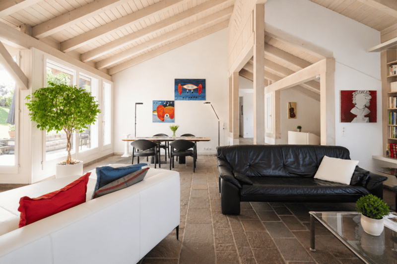 Spacious 6.5-room single-family house with a lot of land and development potential in Dänikon (10)