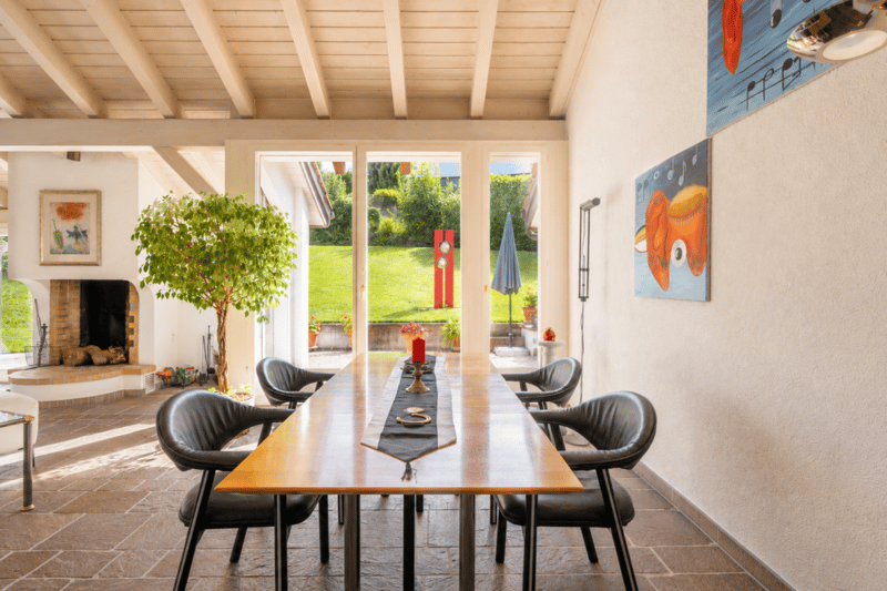 Spacious 6.5-room single-family house with a lot of land and development potential in Dänikon (8)