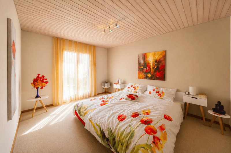 Spacious 6.5-room single-family house with a lot of land and development potential in Dänikon (11)
