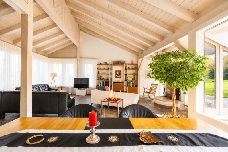 Spacious 6.5-room single-family house with a lot of land and development potential in Dänikon (7)