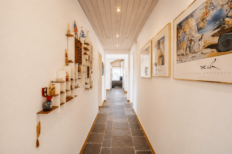 Spacious 6.5-room single-family house with a lot of land and development potential in Dänikon (6)