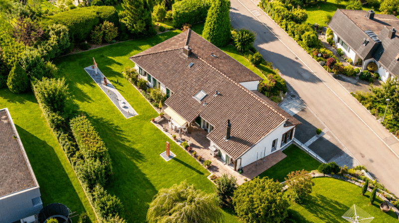 Spacious 6.5-room single-family house with a lot of land and development potential in Dänikon (3)
