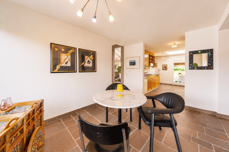 Spacious 6.5-room single-family house with a lot of land and development potential in Dänikon (13)