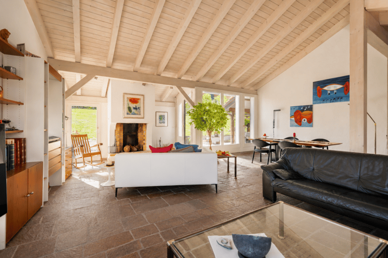 Spacious 6.5-room single-family house with a lot of land and development potential in Dänikon (9)