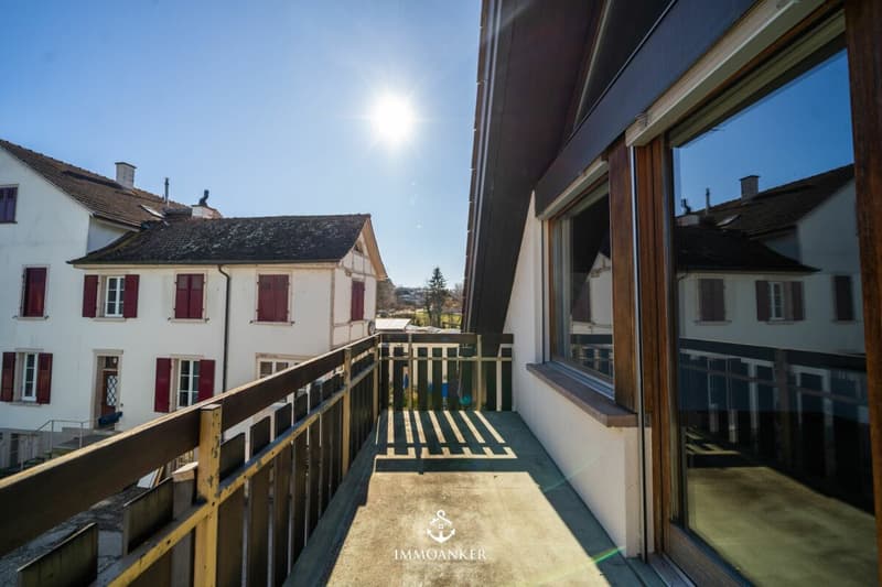 Bright 4.5-room apartment with high ceilings and fireplace in Bottmingen (11)