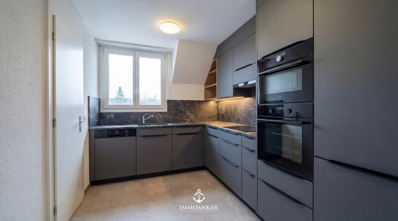 Bright 4.5-room apartment with high ceilings and fireplace in Bottmingen (7)