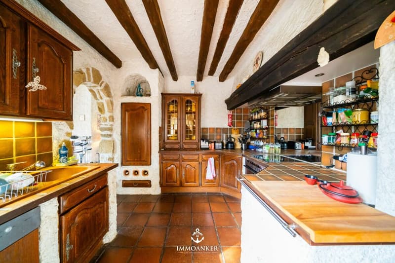 Spacious single-family house with pool, spaciousness and plenty of privacy in Studen (7)