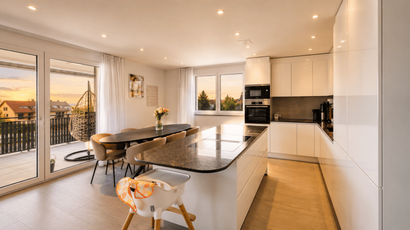 Exclusive multi-generational house near the lake - three residential units with versatile usage options (15)