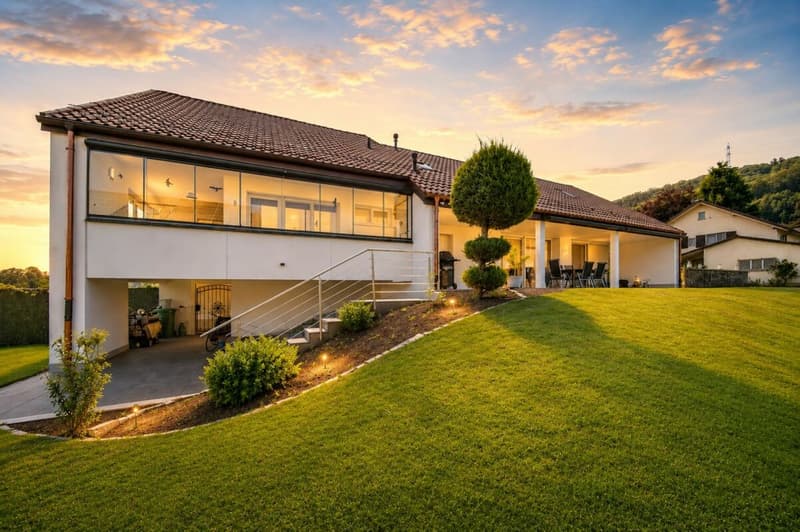 Luxuriöses Wohnen direkt am Rhein - exklusives 6.5-Zimmer-Einfamilienhaus mit traumhafter Aussicht (25)
