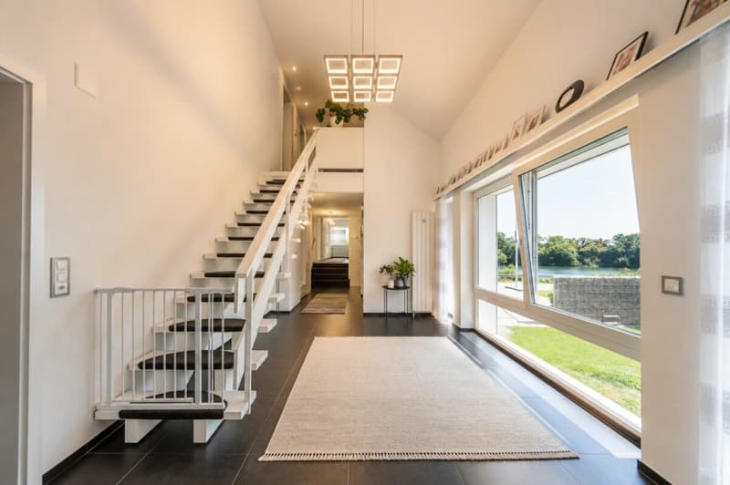 Luxuriöses Wohnen direkt am Rhein - exklusives 6.5-Zimmer-Einfamilienhaus mit traumhafter Aussicht (21)