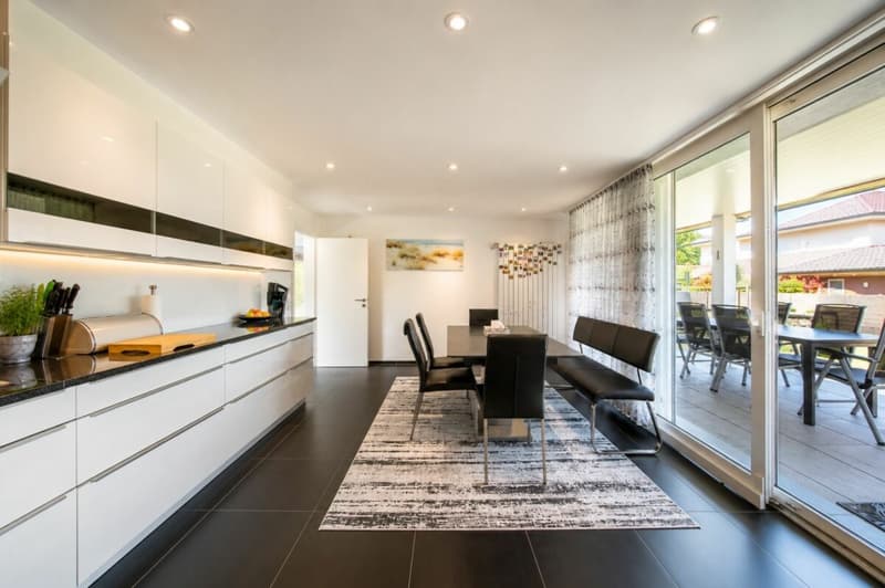 Luxuriöses Wohnen direkt am Rhein - exklusives 6.5-Zimmer-Einfamilienhaus mit traumhafter Aussicht (24)