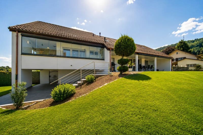 Luxuriöses Wohnen direkt am Rhein - exklusives 6.5-Zimmer-Einfamilienhaus mit traumhafter Aussicht (29)