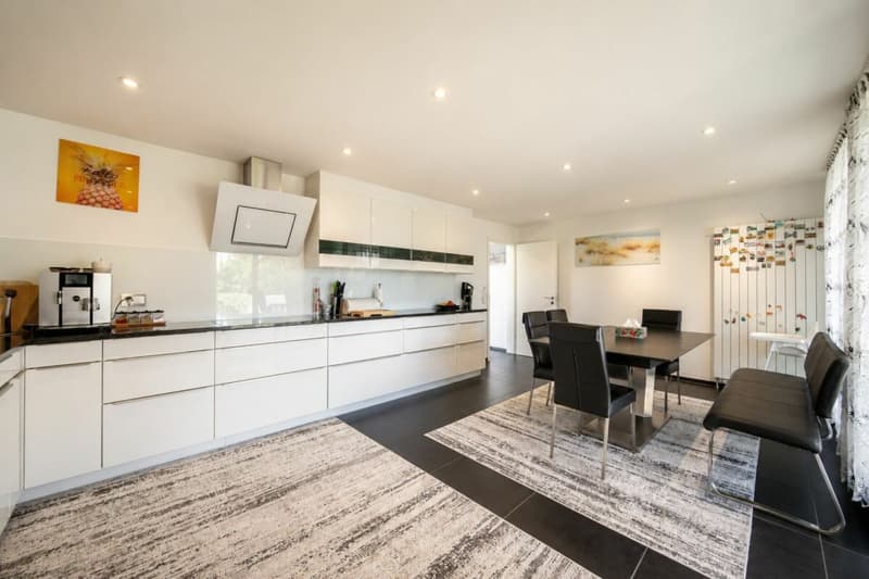 Luxuriöses Wohnen direkt am Rhein - exklusives 6.5-Zimmer-Einfamilienhaus mit traumhafter Aussicht (23)