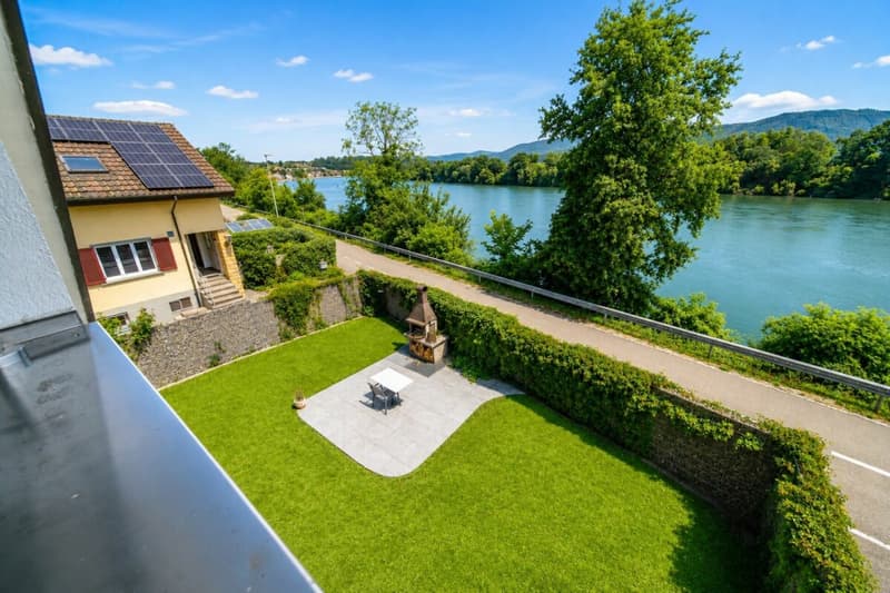 Luxuriöses Wohnen direkt am Rhein - exklusives 6.5-Zimmer-Einfamilienhaus mit traumhafter Aussicht (32)