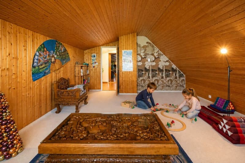 Exklusives Familienparadies mit Pool und Weitblick - grosszügiges 10-Zimmer-Einfamilienhaus in Bergdietikon (28)