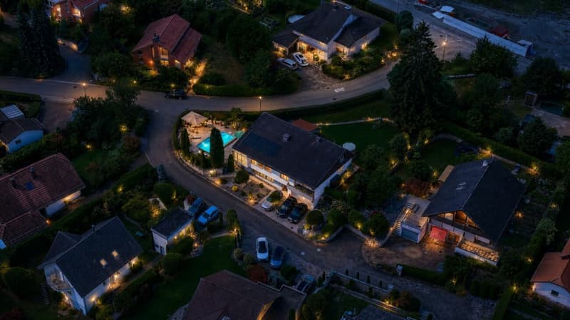 Exklusives Familienparadies mit Pool und Weitblick - grosszügiges 10-Zimmer-Einfamilienhaus in Bergdietikon (9)
