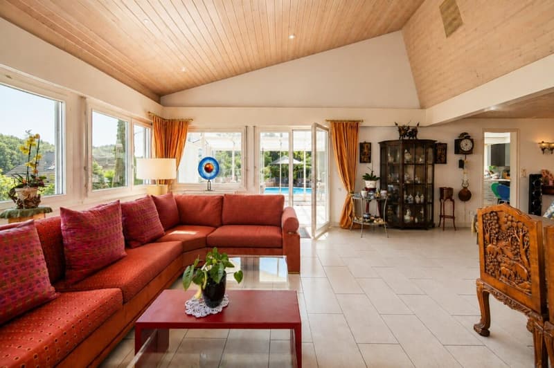 Exklusives Familienparadies mit Pool und Weitblick - grosszügiges 10-Zimmer-Einfamilienhaus in Bergdietikon (36)