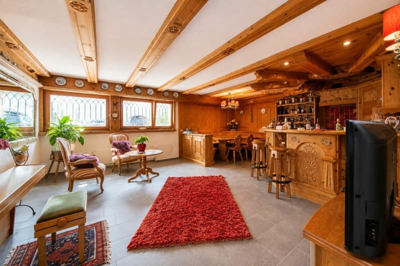 Exklusives Familienparadies mit Pool und Weitblick - grosszügiges 10-Zimmer-Einfamilienhaus in Bergdietikon (12)