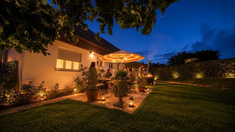 Exklusives Familienparadies mit Pool und Weitblick - grosszügiges 10-Zimmer-Einfamilienhaus in Bergdietikon (7)