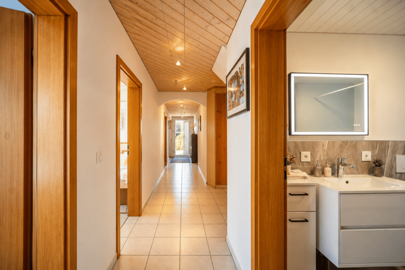 Wohnen im Grünen vor den Toren Zürichs - 6.5-Zimmer-Einfamilienhaus mit Sauna, Wintergarten und Einliegerpotenzial (5)