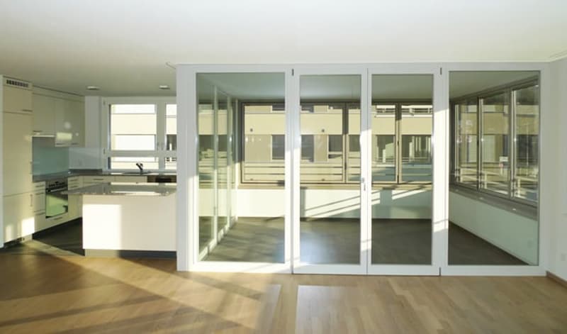 Appartamento luminoso 4.5 locali con balcone a Bottmingen (8)